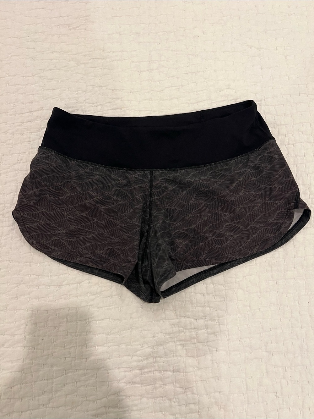 Vuori Omni Shorts Womens Small Gray Black Tide Dunes 2.5 in Running Active Lined